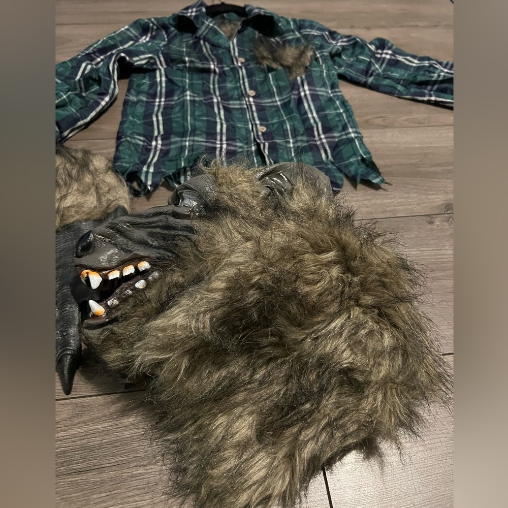 Children’s scary and hungry werewolf costume